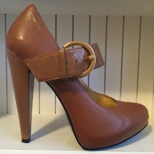 Tan Camel Buckle Heel